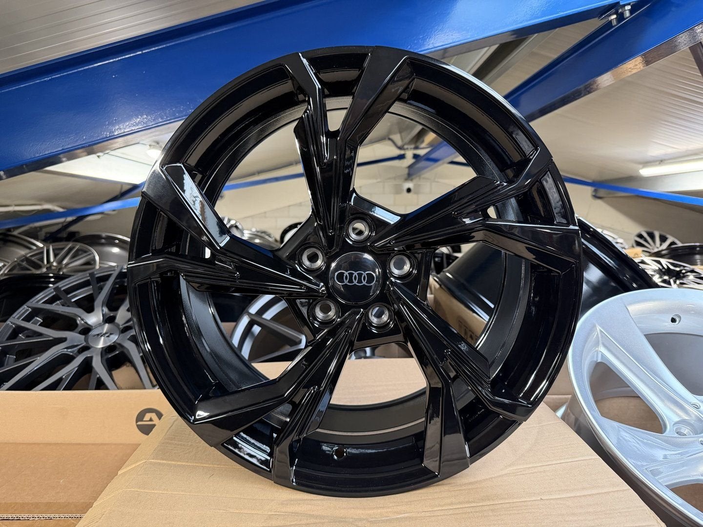 NIEUW 18inch Audi VW Seat NEW RS Style Velgen 5x112, 18 inch, -, -, Banden en Velgen