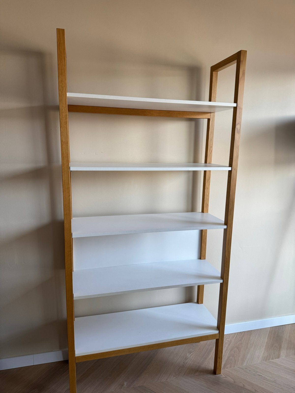 Wandrek van eikenhout - Westwing, Huis en Inrichting, Kasten | Boekenkasten, Ophalen, Met plank(en), Gebruikt, Eikenhout