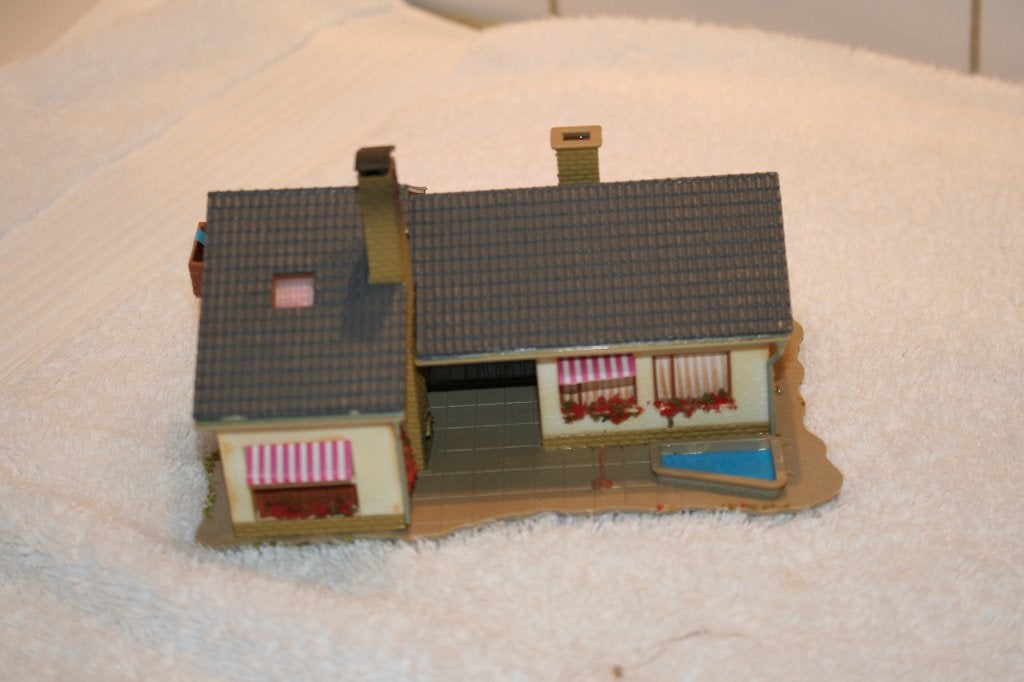 HO Faller Bungalow met Zwembad., Gelijkstroom of Wisselstroom, Brug, Tunnel of Gebouw, Zo goed als nieuw, Ophalen