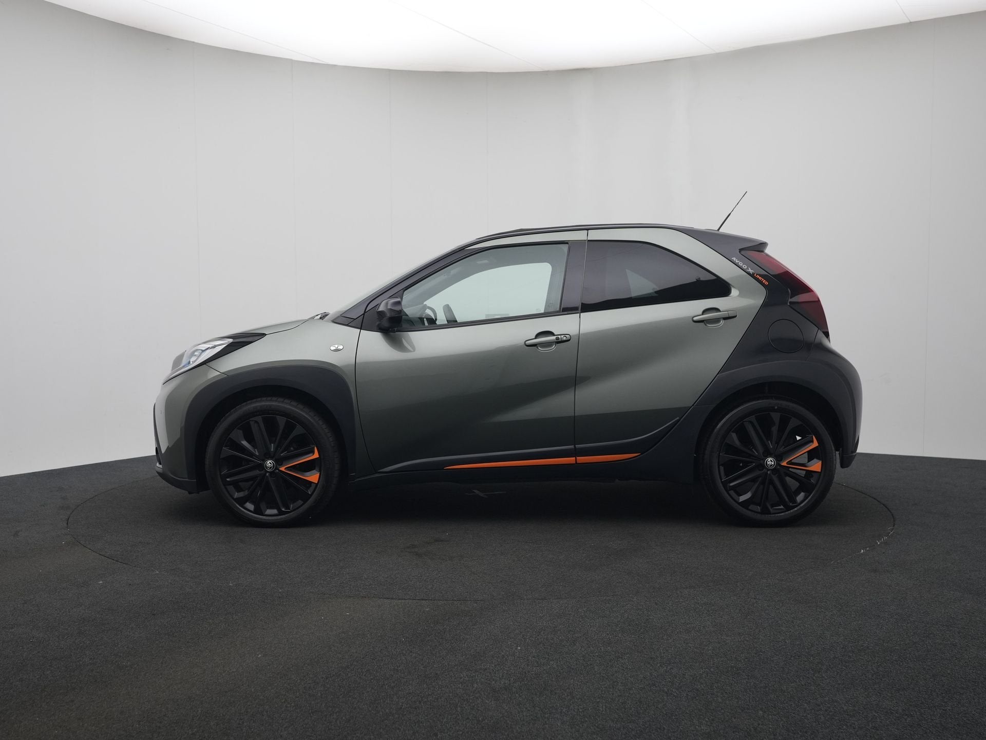 Toyota Aygo X 1.0 VVT-i MT Cabrio JBL Geluidsinstallatie | S, Stof, Gebruikt, 4 stoelen, Origineel Nederlands