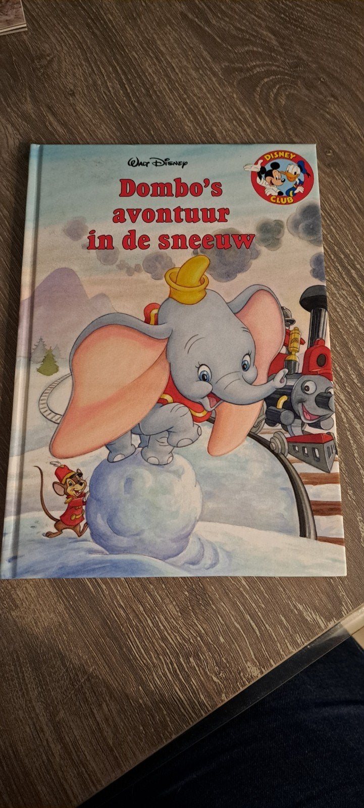 Dombo's avontuur in de sneeuw - Disney Club boek, Boeken, Ophalen of Verzenden
