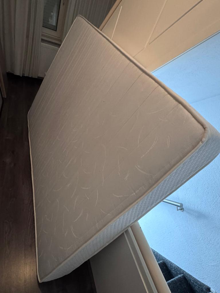 200x140 Matras - gratis ophalen in Venlo, Huis en Inrichting, Ophalen, Zo goed als nieuw, Tweepersoons