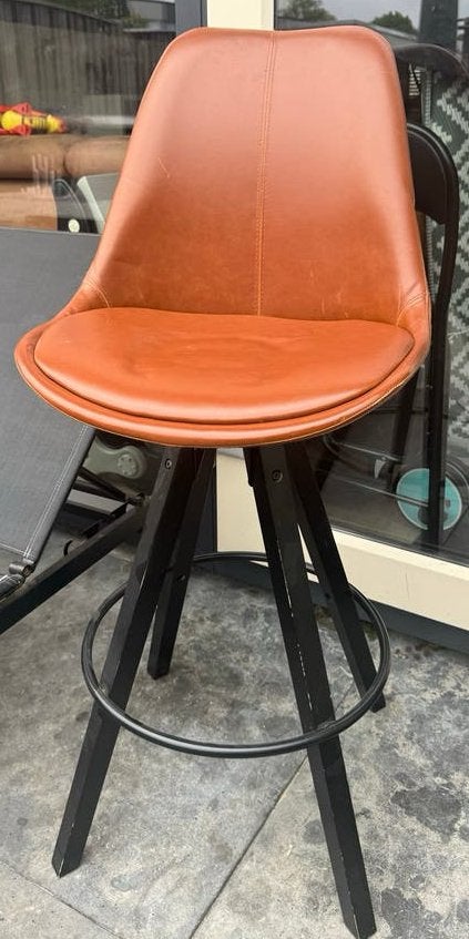 Set van 2 barkrukken - Cognac kleurig kunstleer, Kunststof, Gebruikt, Met voetsteun, Ophalen of Verzenden