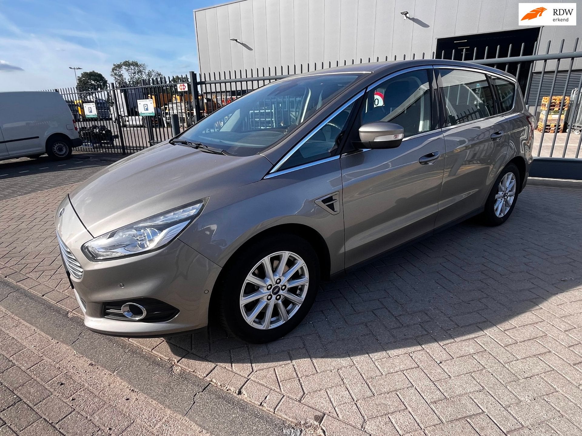 Ford S-Max 1.5 Titanium 7 persoons Geluid in motor, Auto's, Voorwielaandrijving, 15 km/l, Euro 6, 7 stoelen