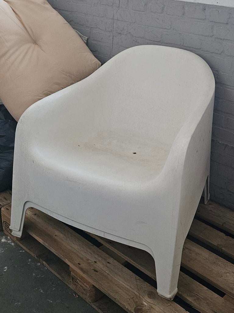 2x Ikea kuipstoel wit, Ophalen, Kunststof, Gebruikt, Twee