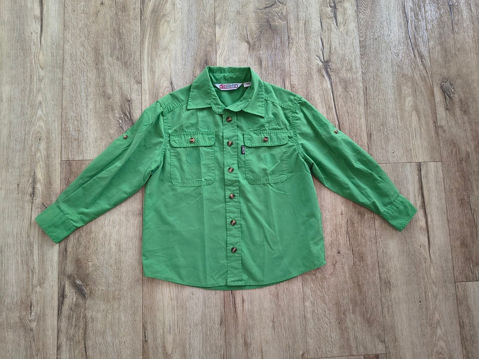 Mooie groene scoutingblouse, Welpen uniform, Scoutfit, 128., Onb, Ophalen of Verzenden, Kleding, Onb