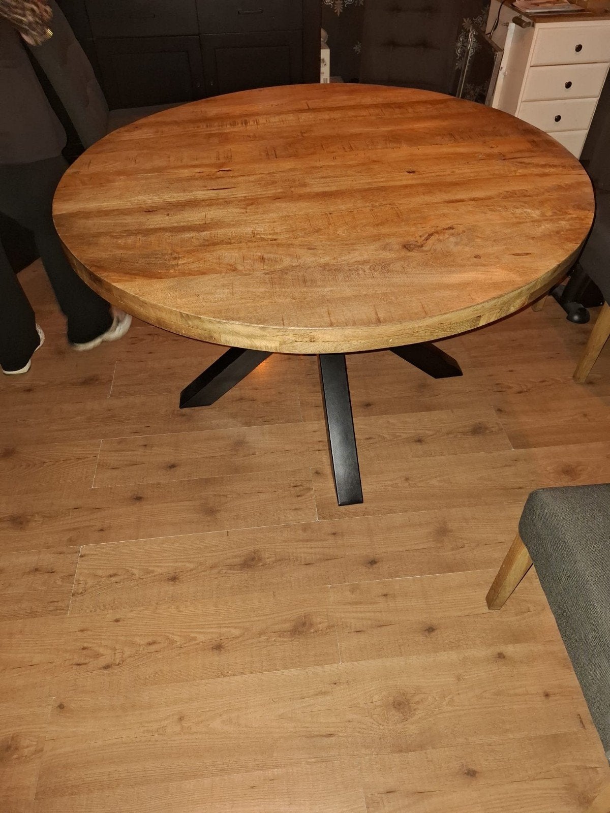 Ronde eettafel 1.30m doorsnee, Gebruikt, Rond, Ophalen, Overige houtsoorten
