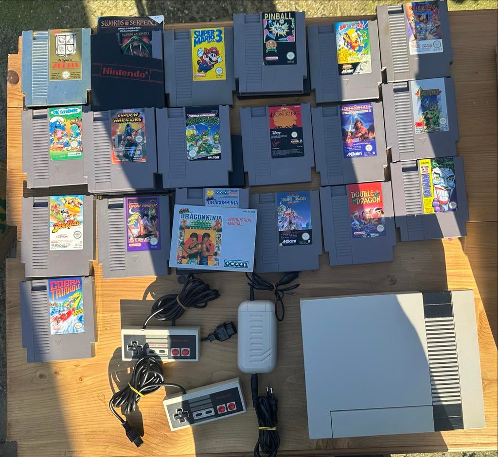 Complete Nintendo NES NESE-001 met 19 spellen en 2 controlle, Avontuur en Actie, Gebruikt, 2 spelers, Eén computer