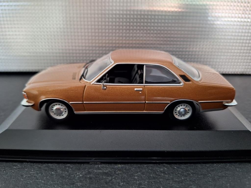 Opel Rekord D Coupé 1975 Schaal 1:43, Hobby en Vrije tijd, Modelauto's | 1:43, Overige merken, Nieuw, Ophalen of Verzenden, Maxichamps