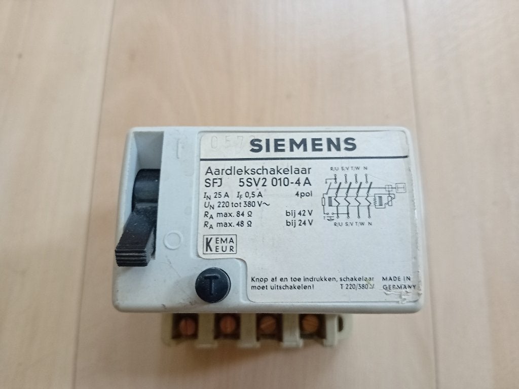 Siemens Aardlekschakelaar 5SV2 071-4 A, Hobby en Vrije tijd, Ophalen of Verzenden, Gebruikt