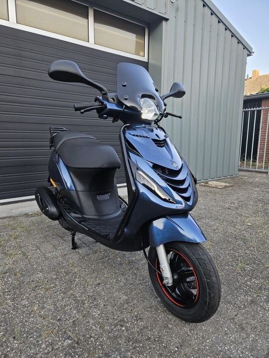 Foto 14 van PIAGGIO ZIP 50 4T E4 BROM 2020 DIAMOND BLEU 7070KM + OPTIES