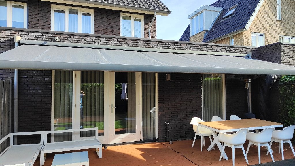 Prachtig luxe zonwering – Somfy IO Motor, Ophalen, 450 cm of meer, Elektrisch, Zo goed als nieuw