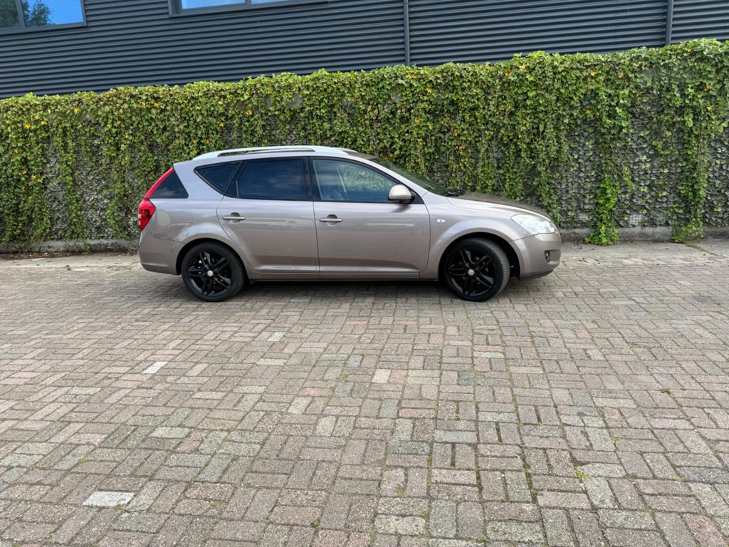 Kia (Pro) Cee d 1.6 Cvvt Sporty Wagon AUT 2008 Beige, Auto's, Kia, 1591 cc, 4 cilinders, Beige, 126 pk