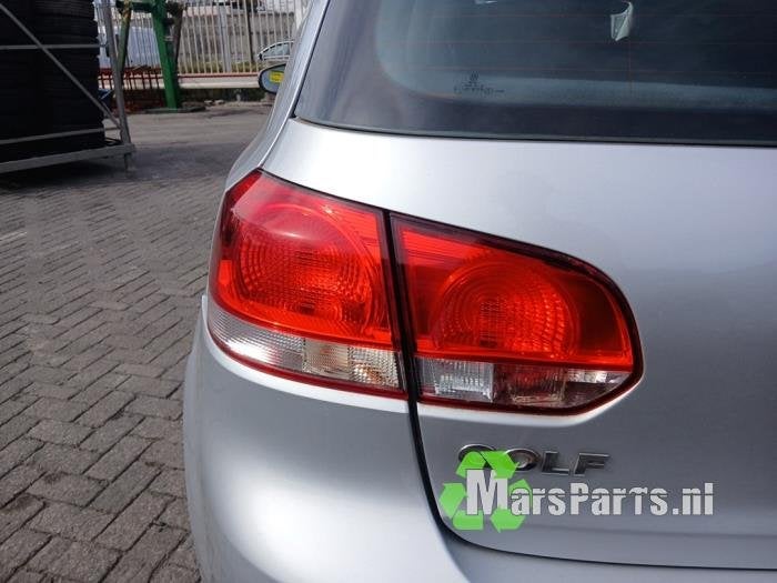 Achterlicht links van een Volkswagen Golf