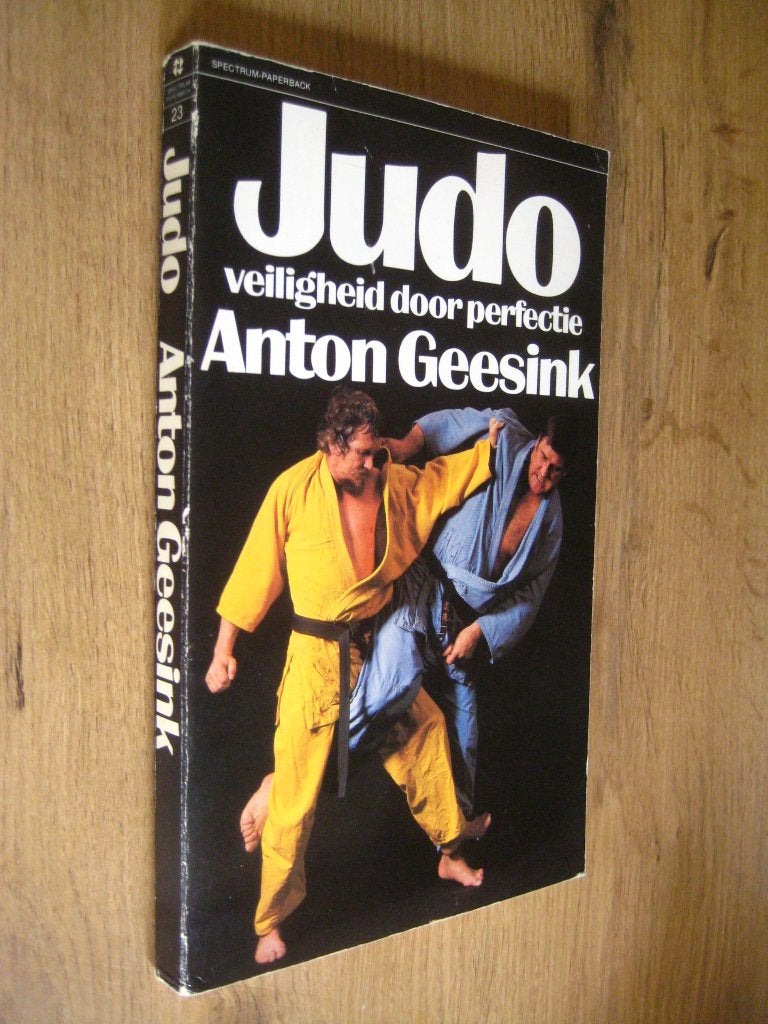 judo veiligheid door perfectie - Geesink, Anton, Boeken, Ophalen of Verzenden, Zo goed als nieuw, Vechtsport