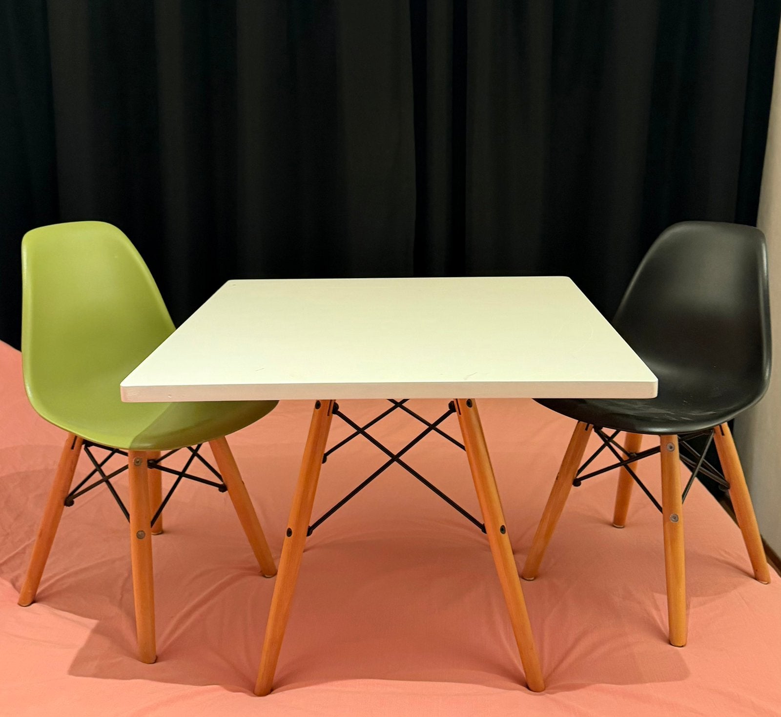 Kindertafeltje en 2 stoeltjes, Ophalen, Zo goed als nieuw, Tafel(s) en Stoel(en)
