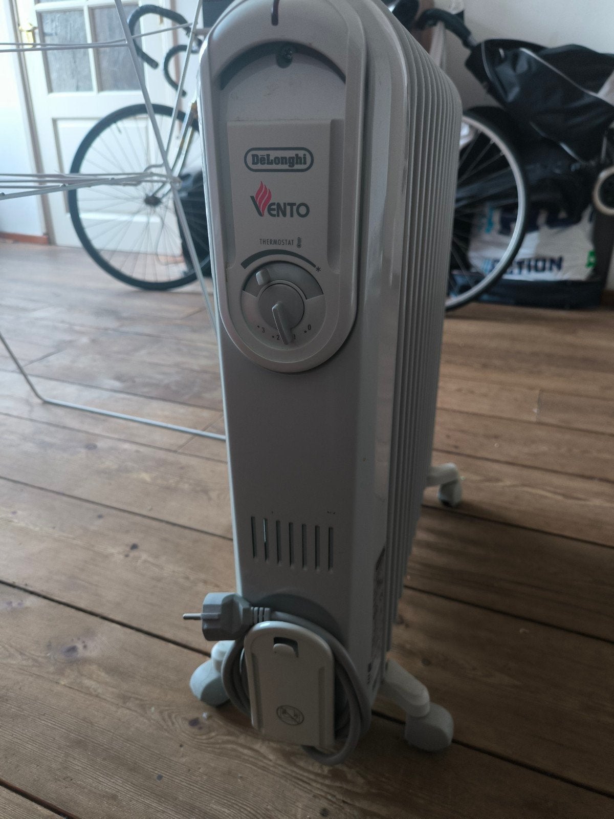 Delonghi Vento Draagbare Oliegevulde Radiator 2500W, Gebruikt, Radiator, Ophalen of Verzenden, 60 tot 150 cm
