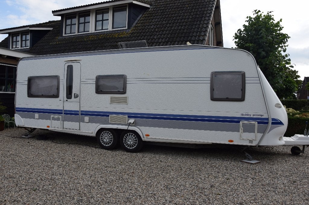 Hobby Prestige 650 UMFE caravan incl. voortent en luifel, Caravans en Kamperen, Overige typen, Rondzit, Hobby, 7 tot 8 meter
