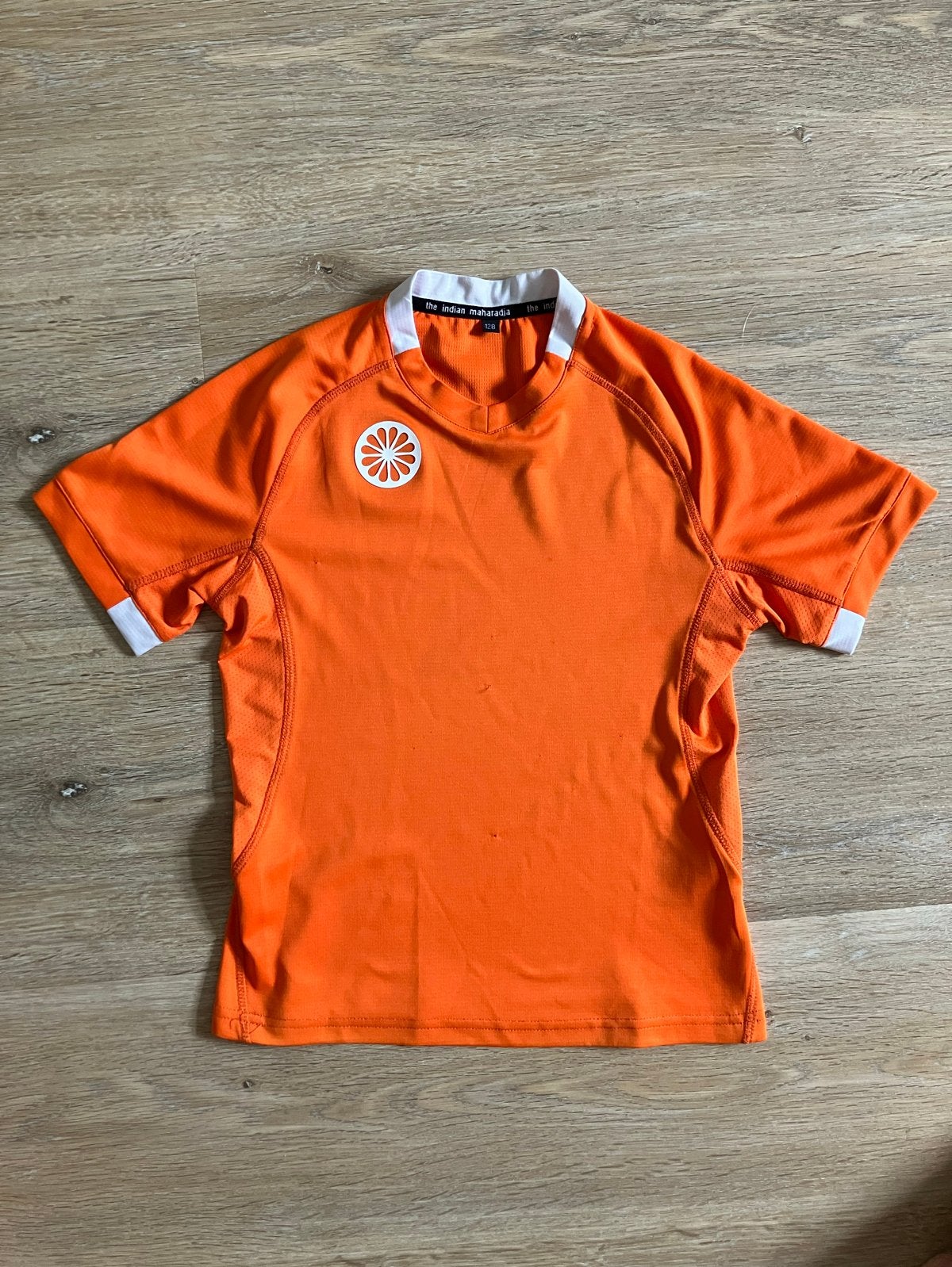 Oranje sportshirt maat 128 - The Indian Maharadja, Ophalen of Verzenden, Gedragen, Overige maten, Oranje