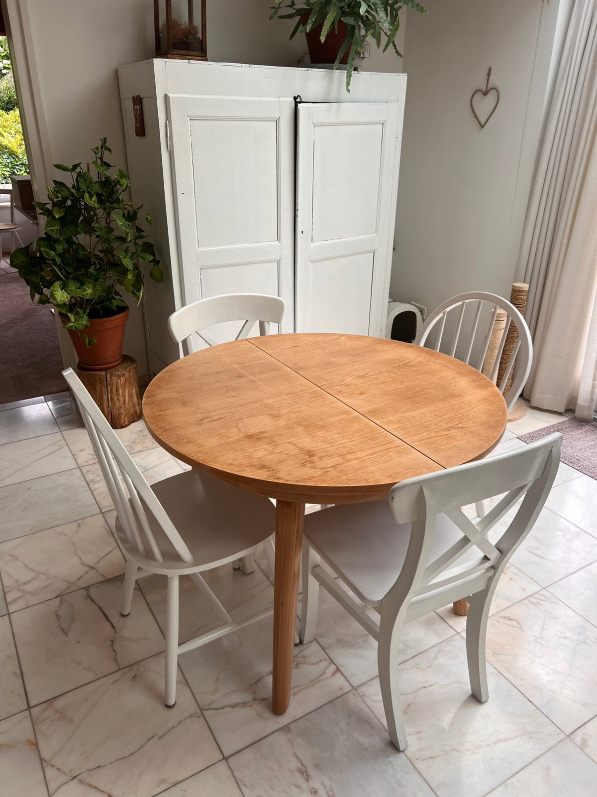 4 witte houten eetkamerstoelen, Huis en Inrichting, Ophalen, Gebruikt, Wit, Vier