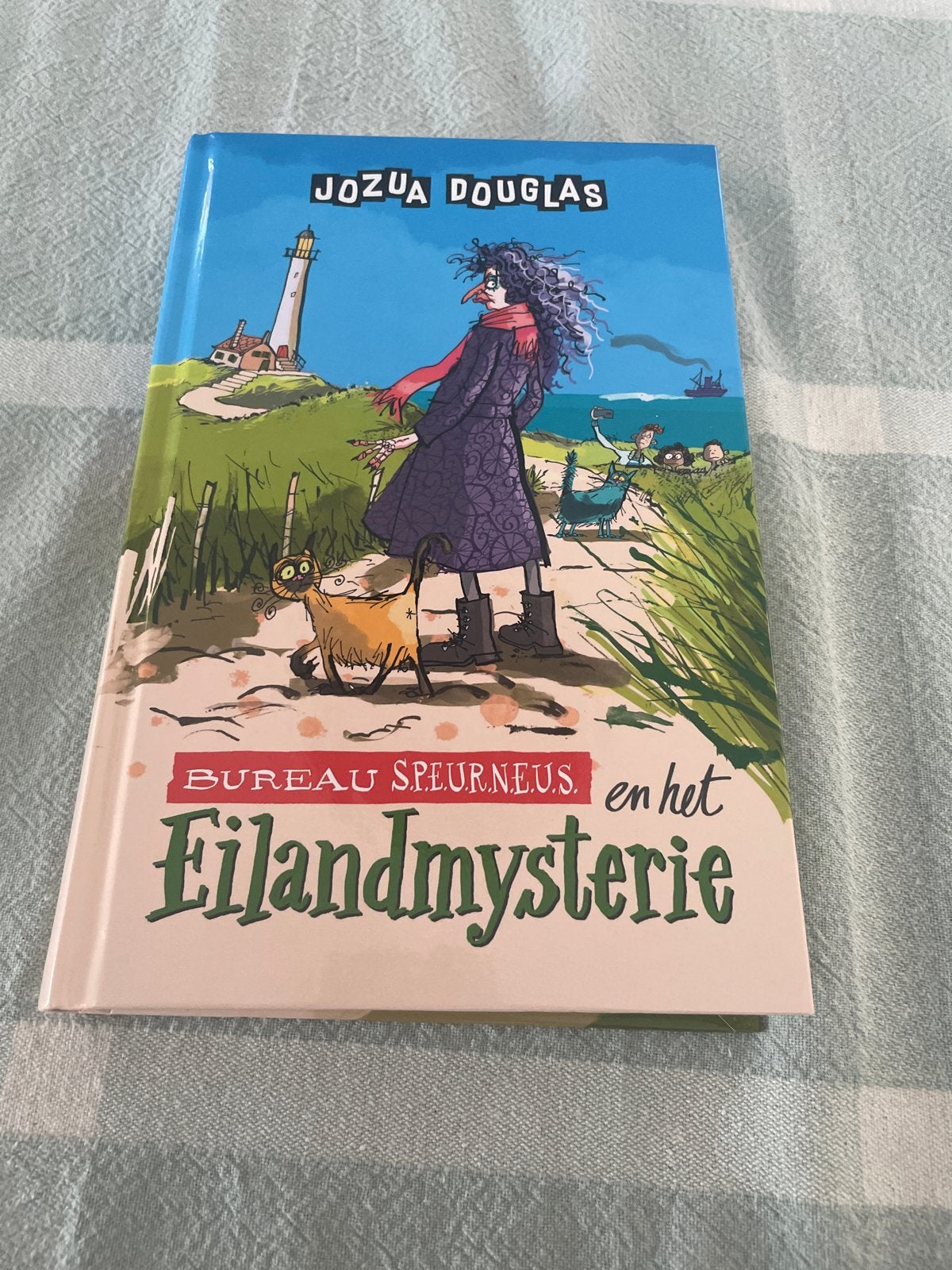 Bureau Speurneus en het Eilandmysterie - Jozua Douglas, Ophalen of Verzenden, Zo goed als nieuw, Fictie