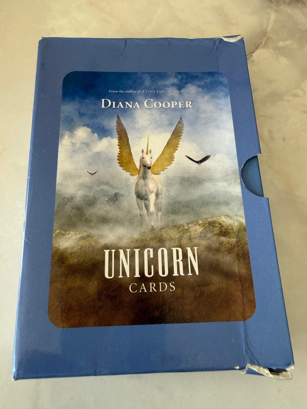 Unicorn Cards van Diana Cooper - Beschadigde doos, Boeken, Ophalen of Verzenden, Gelezen, Spiritualiteit algemeen, Overige typen