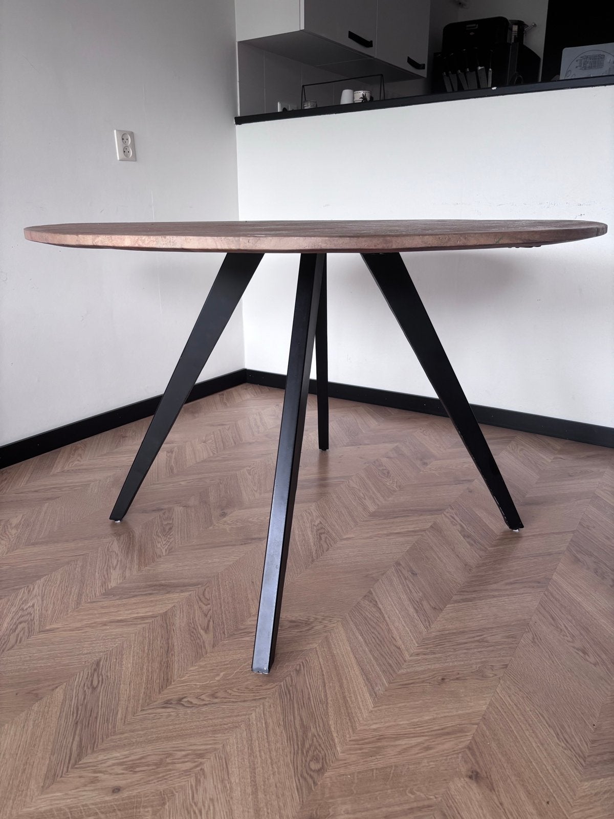 Ronde eettafel 120cm - Skylerstore Leiden - Zeer goede staat, Huis en Inrichting, Ophalen of Verzenden, Zo goed als nieuw, Rond