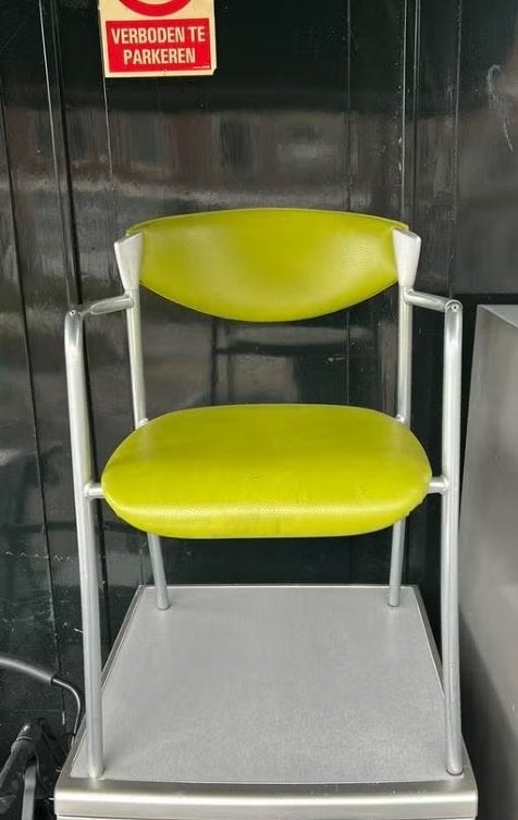 Te koop: een set van twee stoelen., Huis en Inrichting, Ophalen of Verzenden, Gebruikt, Metaal, Twee