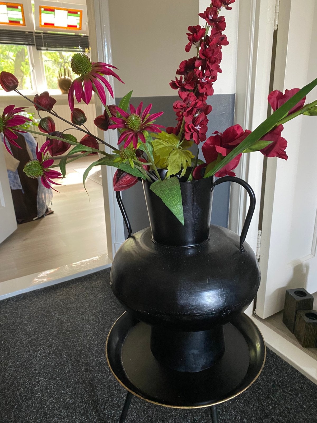 Leuke hoge zwart metalen vaas, Huis en Inrichting, Ophalen of Verzenden, Zo goed als nieuw, Zwart