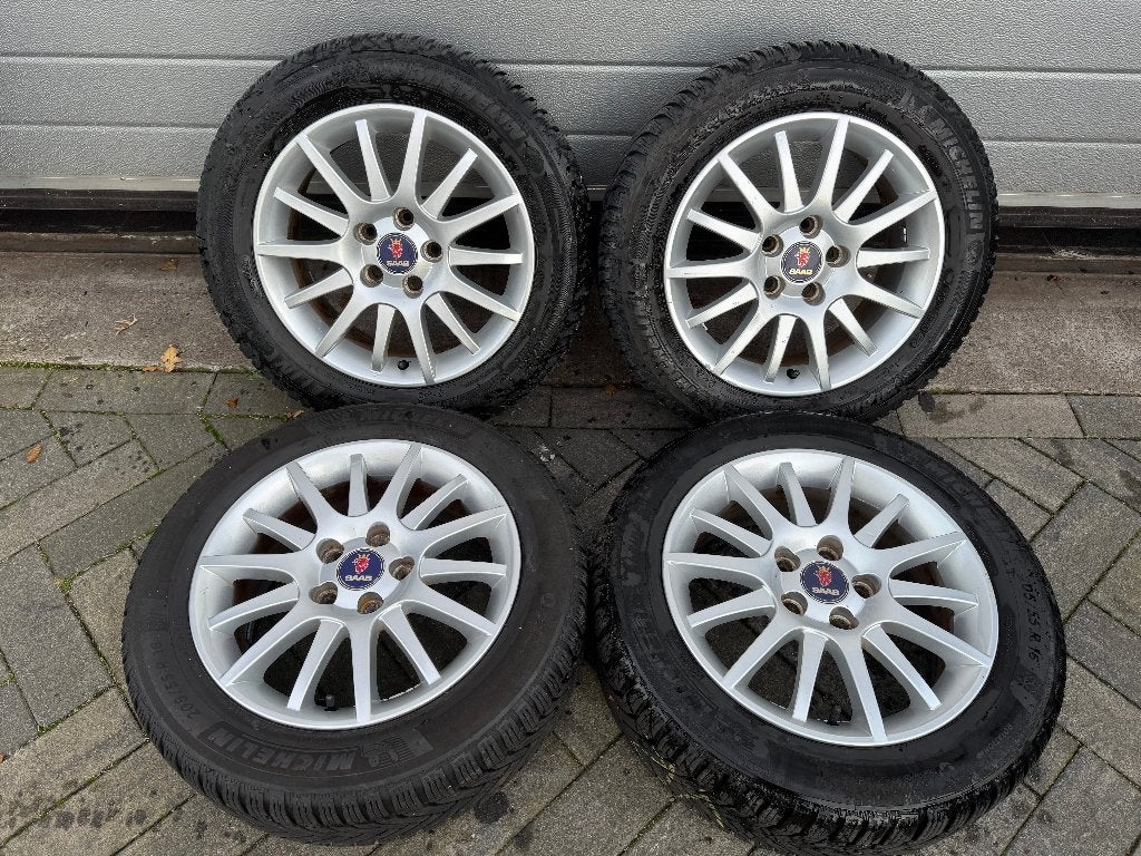 Set Saab 16 inch lichtmetalen velgen + Michelin Winterbanden, Ophalen, Gebruikt, 16 inch, Banden en Velgen