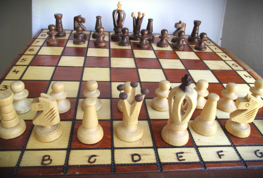 Schaakspel~Hout~Speelveld = bewaardoos~Schaakset, Ophalen of Verzenden, Minder dan 500 stukjes, Zo goed als nieuw, Schaken