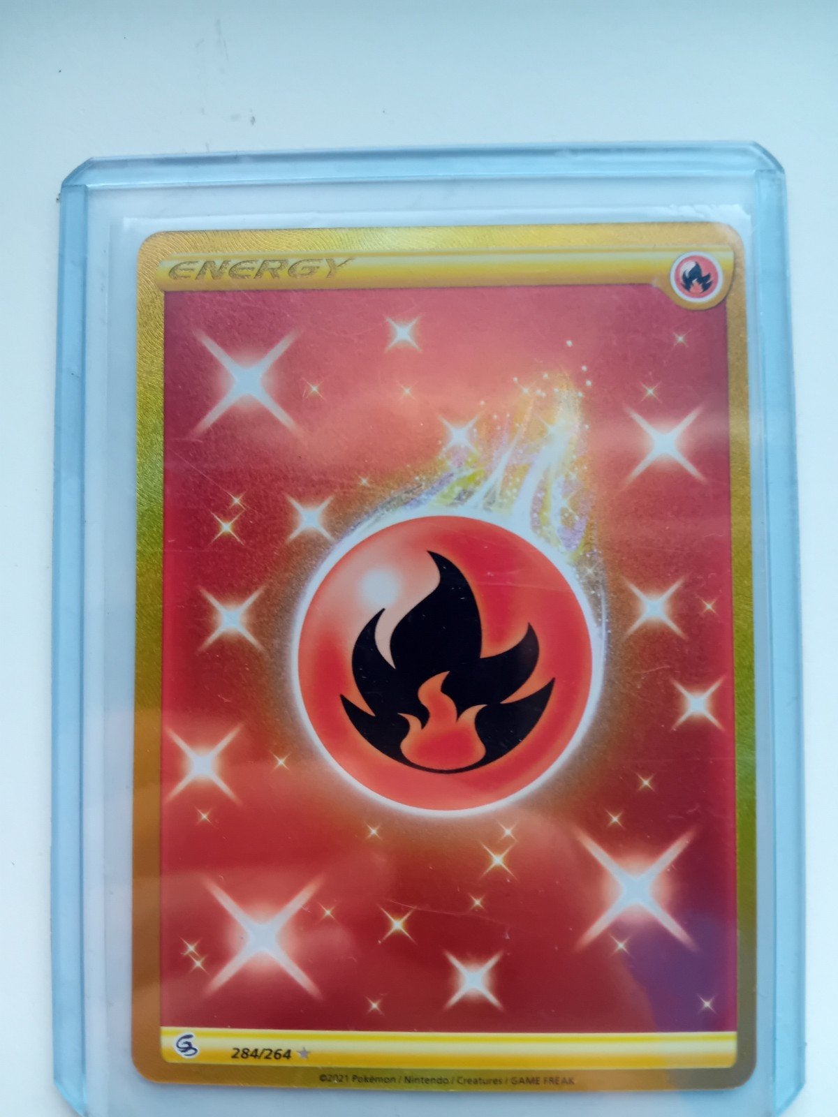 pokenmon kaart vuur energy goud, Ophalen of Verzenden, Zo goed als nieuw, Losse kaart, Foil