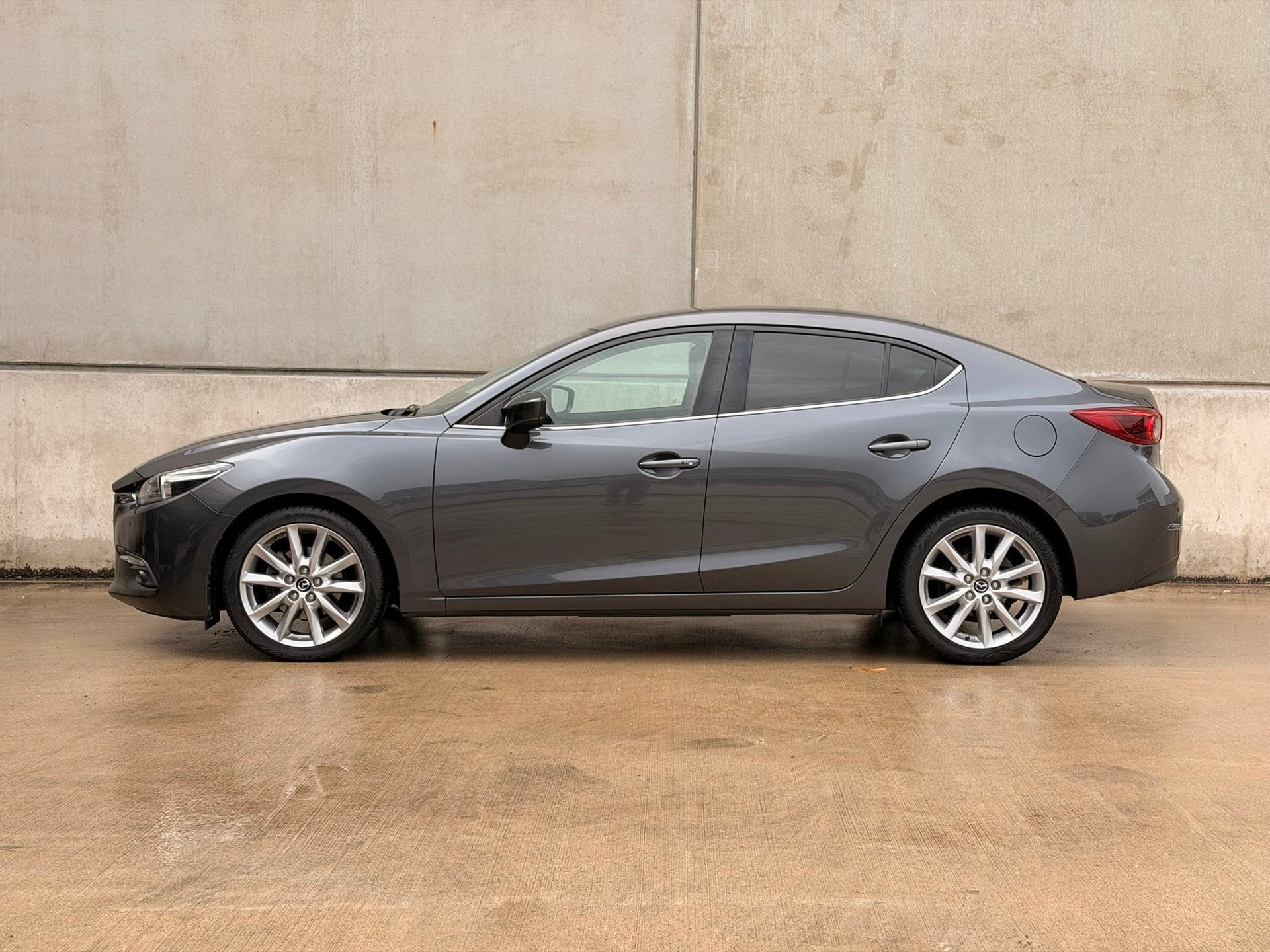 Mazda 3 Sedan 2.0 SkyActiv-G Leder HUD 18' Camera Keyless Na, Auto's, Mazda, Voorwielaandrijving, 1998 cc, Gebruikt, Euro 6