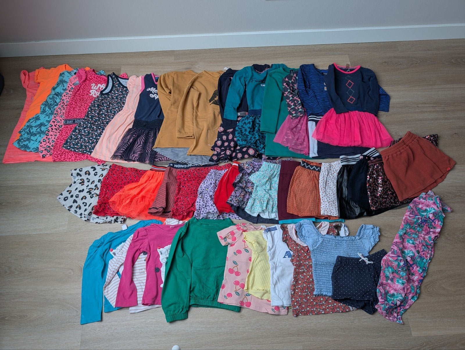 Meisjeskleding 98/104 hele grote set meerdere foto's, Ophalen, Gebruikt, Meisje, Jurk of Rok