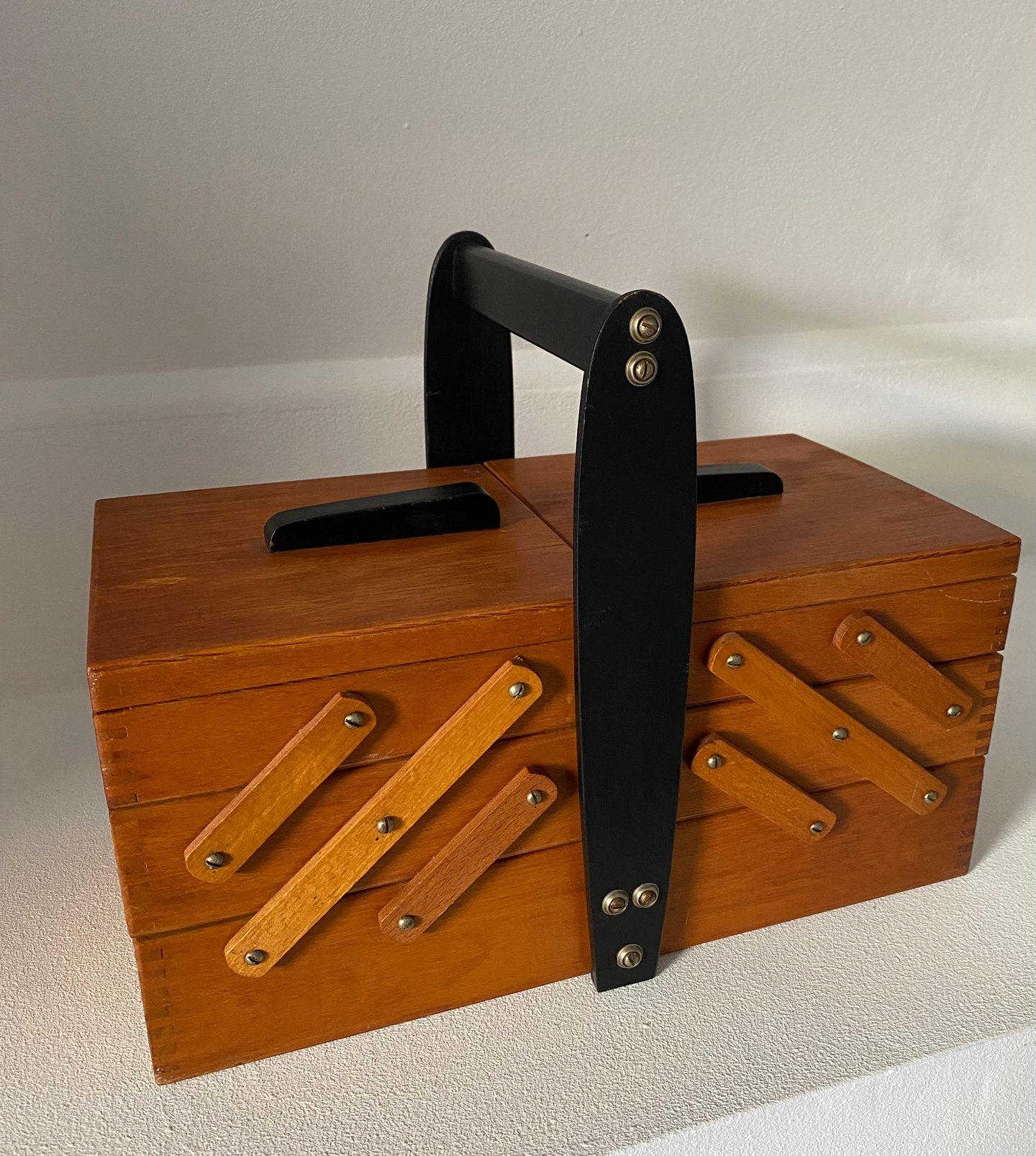 Vintage naaibox in een teak-kleur, Antiek en Kunst, Ophalen