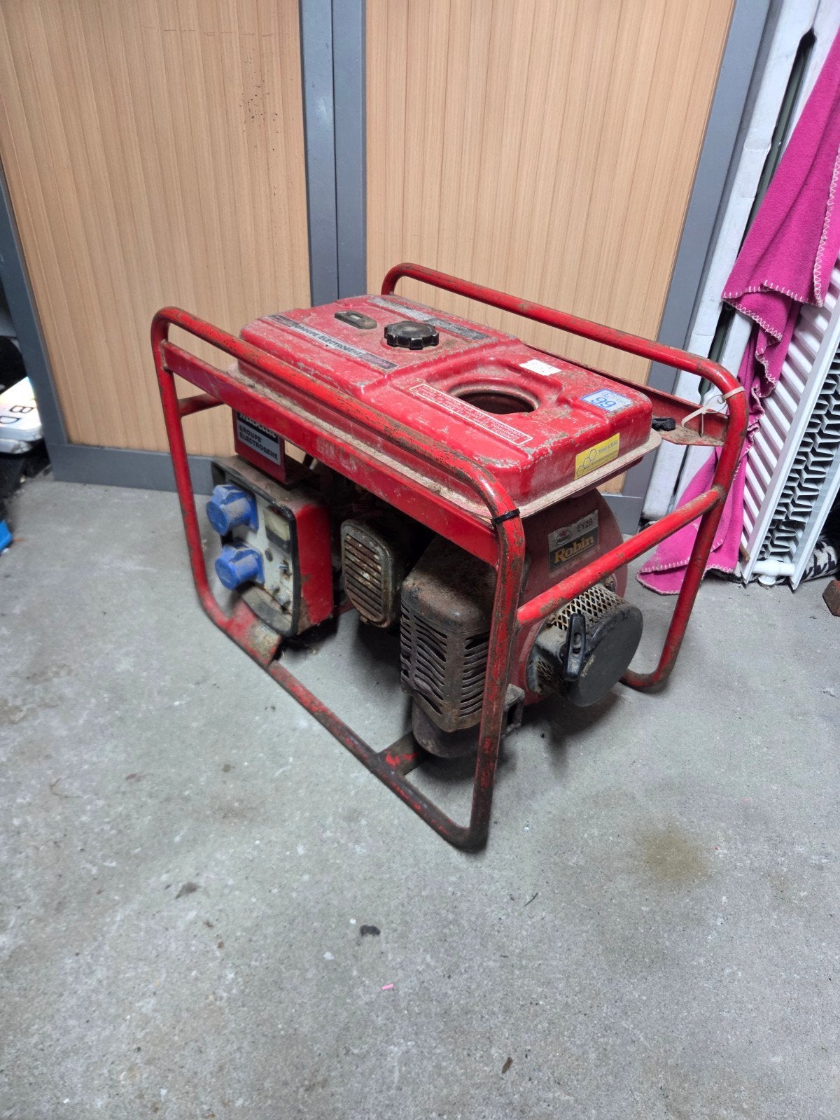 Makita Benzine Aggregaat met 2 Stroompunten opknaper, Doe-het-zelf en Verbouw, Ophalen, Gebruikt