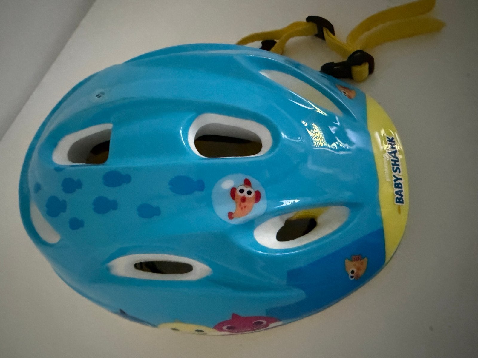 Kinderfietshelm Baby Shark & Spiderman, Ophalen of Verzenden, Zo goed als nieuw, M, Jongen of Meisje