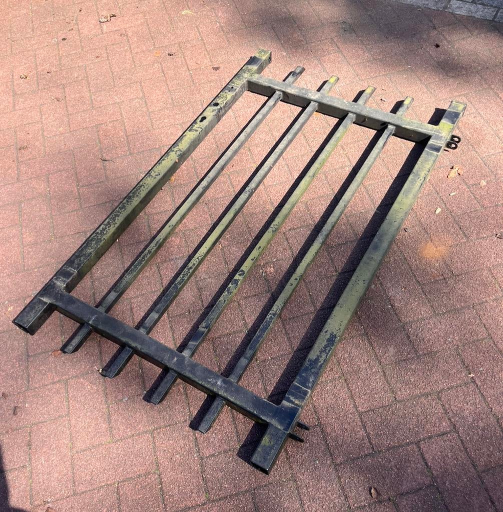 ZGAN: Zwarte spijlenpoort 900 (b) x 1500 (h), Ophalen, Met poort, Spijlenhekwerk, Zo goed als nieuw