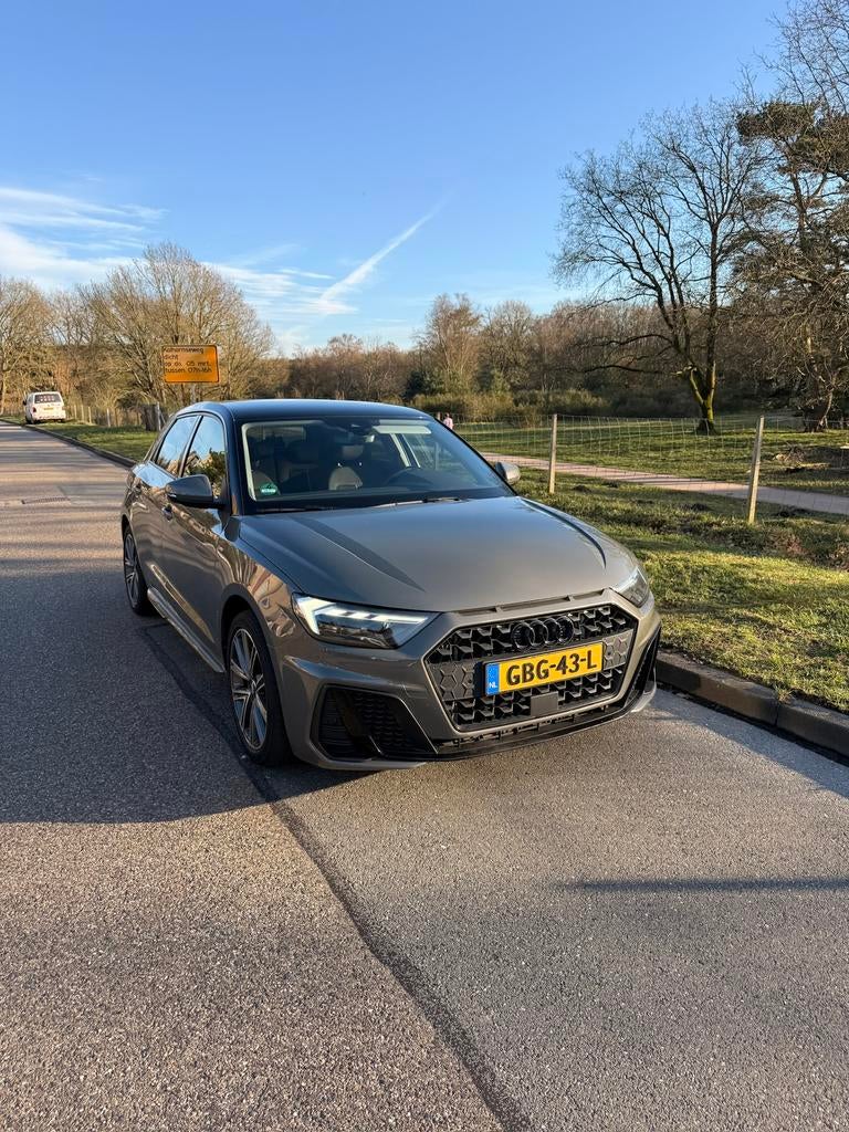 Audi A1 30 Tfsi 116pk S Tronic 2019, Auto's, Stof, A1, Zwart, 1100 kg