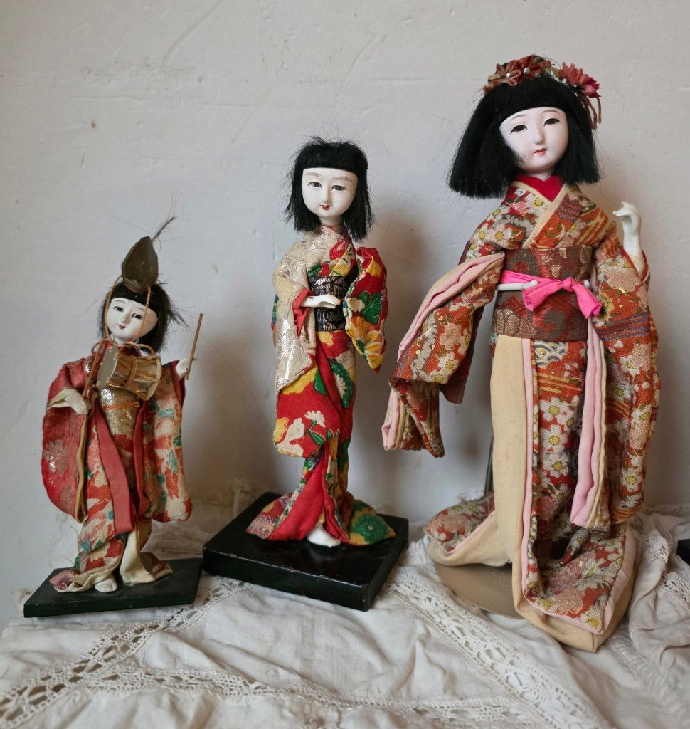 Antieke pop, 3x kleine oesterkalk geisha popjes, Ophalen of Verzenden, Gebruikt, Pop