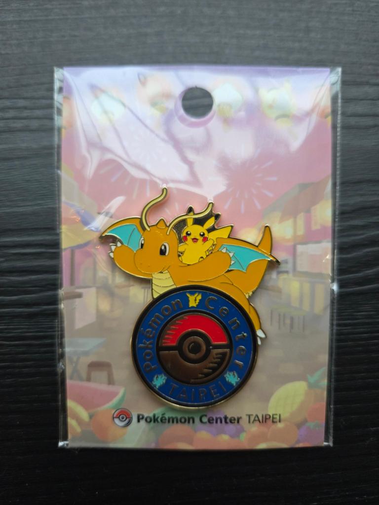 Pokémon Center Taipei Pin Dragonite Pikachu Nieuw, Ophalen of Verzenden, Nieuw, Figuurtje, Speldje of Pin