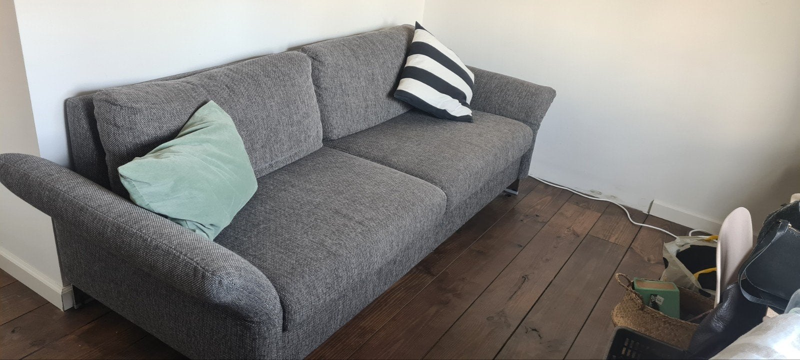 Comfortabele grijze twee en half zitsbank, Ophalen, Gebruikt, 150 tot 200 cm, Tweepersoons