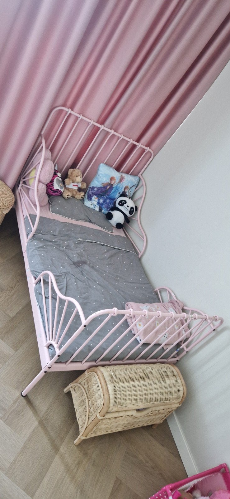 2 roze ikea peuterbedden (zonder matras), Gebruikt, 70 tot 85 cm, Ophalen of Verzenden, Lattenbodem