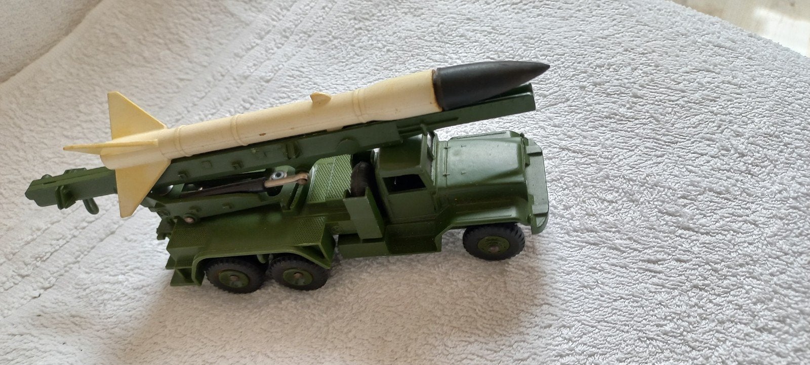 dinky toys militair nr 665 honest john missel launcher, Ophalen of Verzenden, Zo goed als nieuw, Bus of Vrachtwagen, Dinky Toys