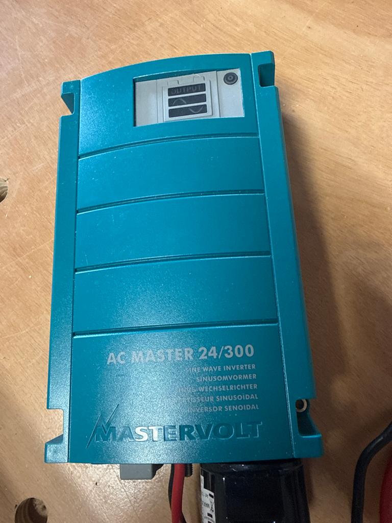 Mastervolt AC Master 24/300 Sinus Omvormer, Ophalen, Gebruikt, Motor en Techniek
