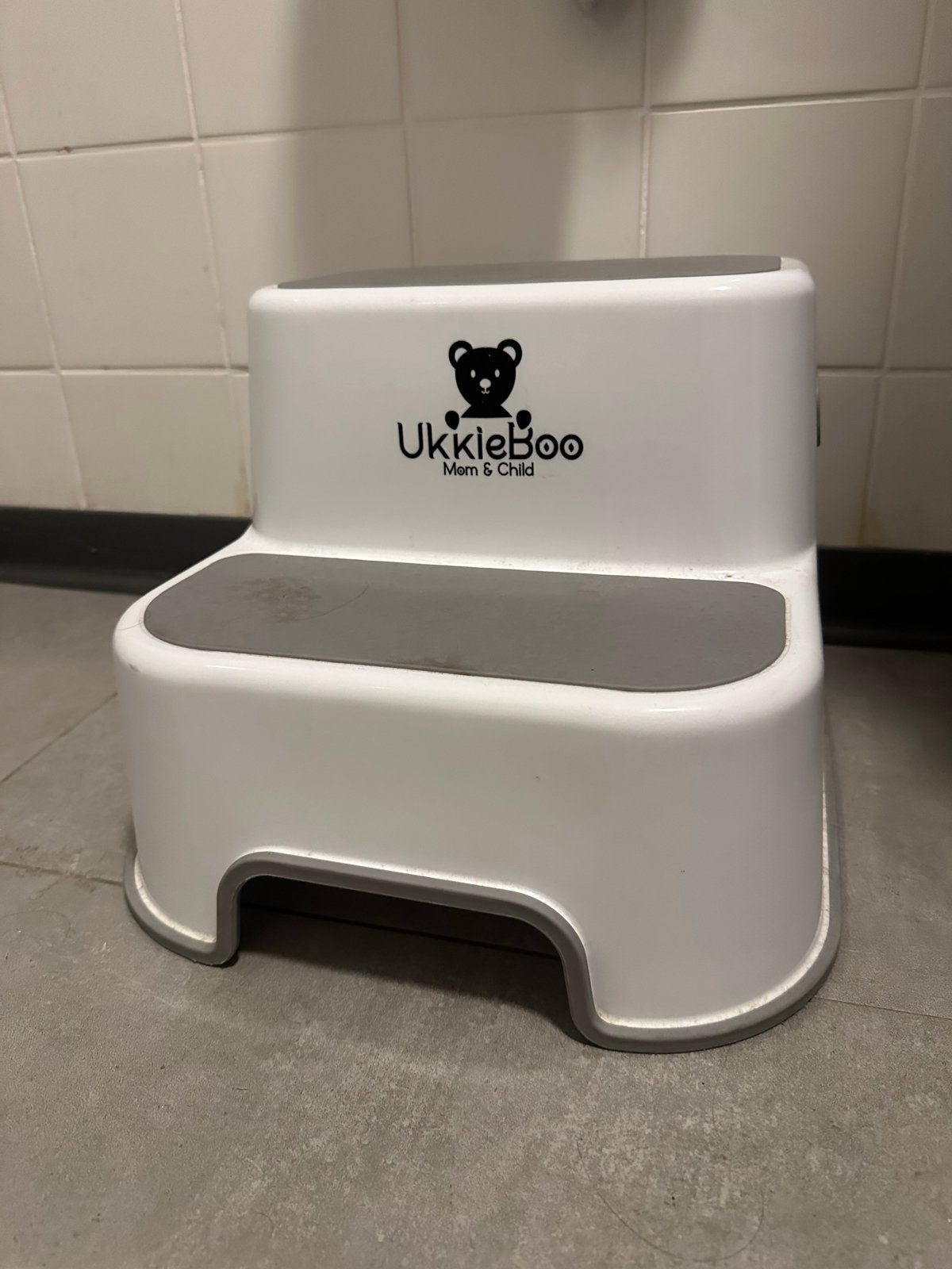 UkkieBoo Trapje - Wit met Grijs - NIEUW, Kinderen en Baby's, Ophalen, Gebruikt