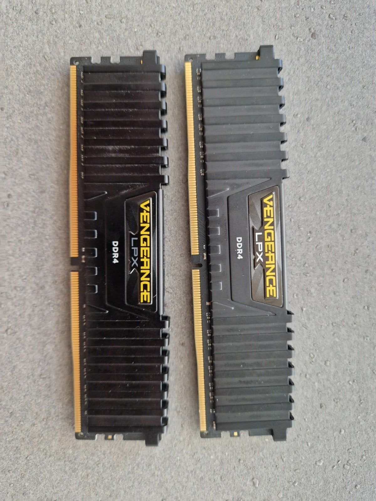 Corsair Vengeance LPX 16GB DDR4 2666MHz – Weinig gebruikt, Ophalen, DDR4, Zo goed als nieuw, Desktop