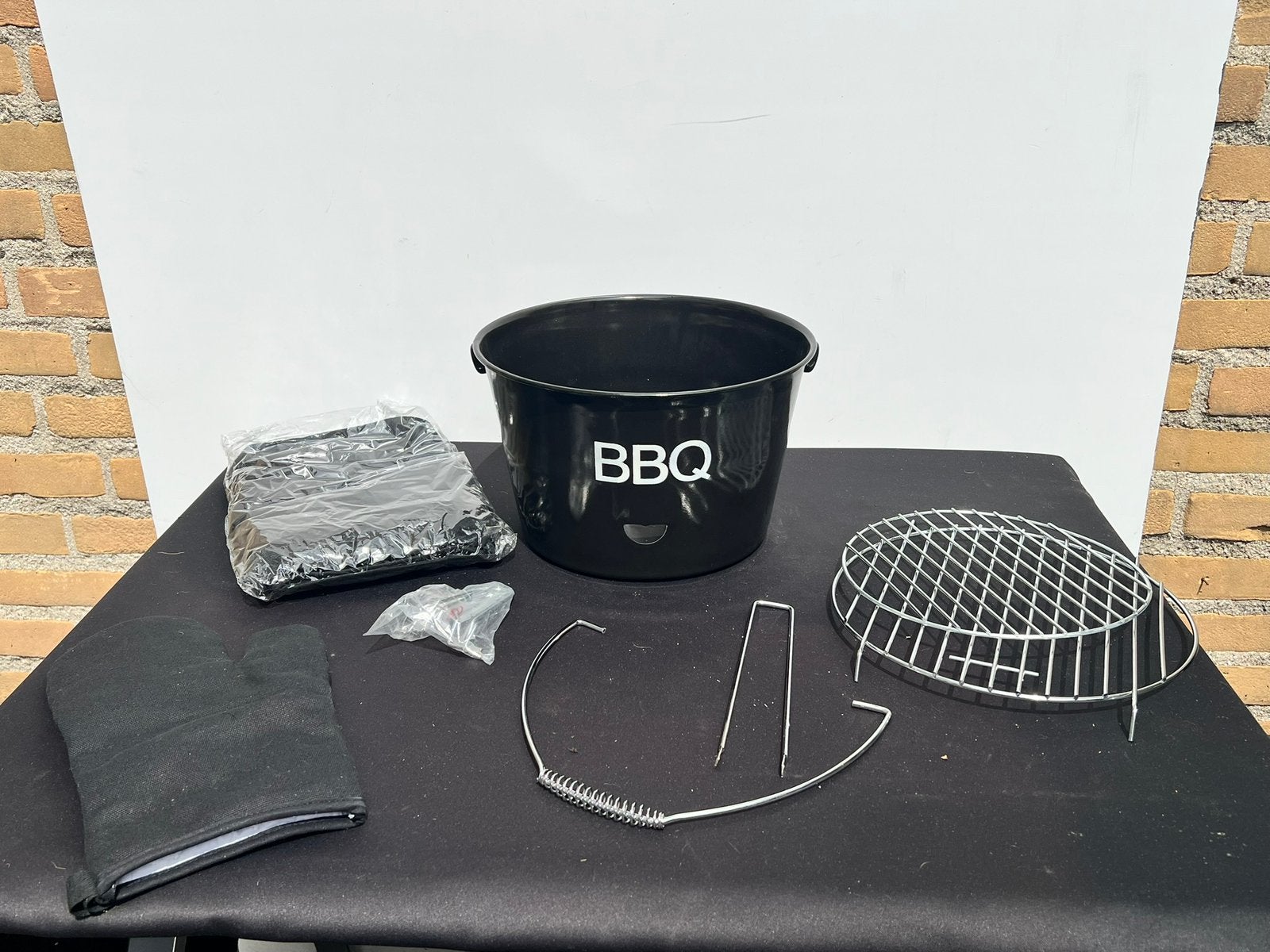 Te Koop Nieuw Mini BBQ Tafel Barbecue Schort Handschoen, Ophalen of Verzenden, Zo goed als nieuw