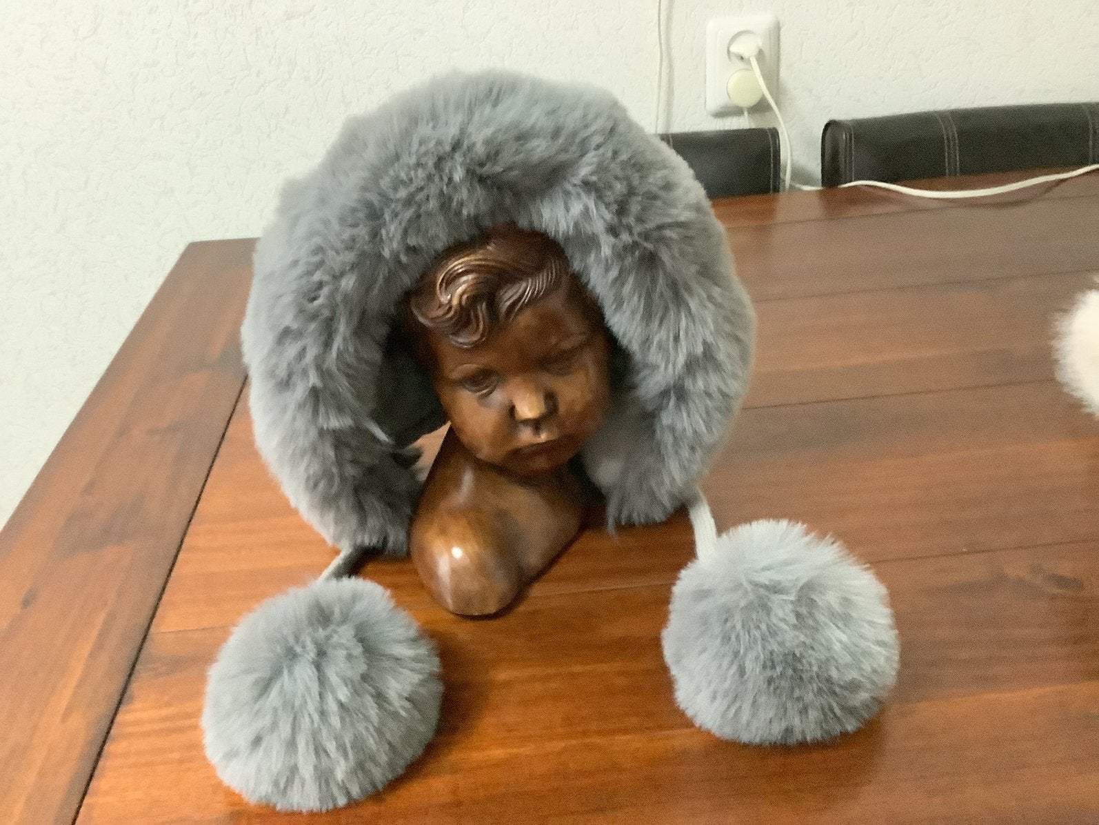 Muts.   Grijs.  Pompom.    Nieuw!    ️, Ophalen of Verzenden, Nieuw, Muts