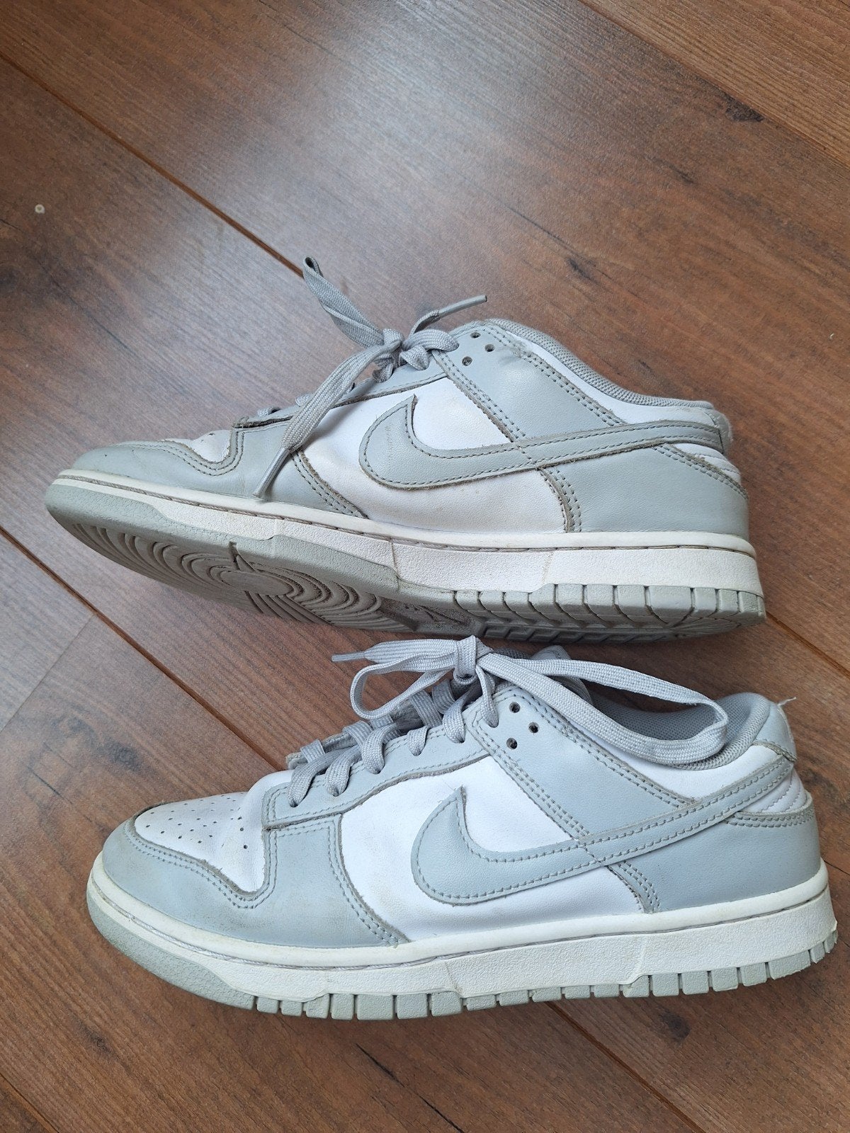 Grijswitte Nike Dunk Low Sneakers - Maat 40.5, Kleding | Dames, Nike, Ophalen of Verzenden, Sneakers of Gympen, Grijs